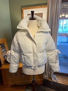 Madden Girl White Cropped Puffer Jacket with Tie Sleeve Accents